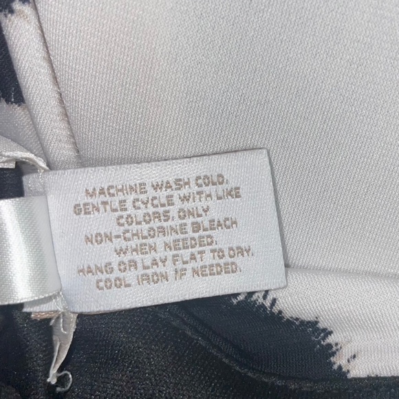 Chicos Knee Length 3/4 Split Sleeve Zebra Print Cold Shoulder Dress Sz 1 US/M8 - Picture 13 of 15